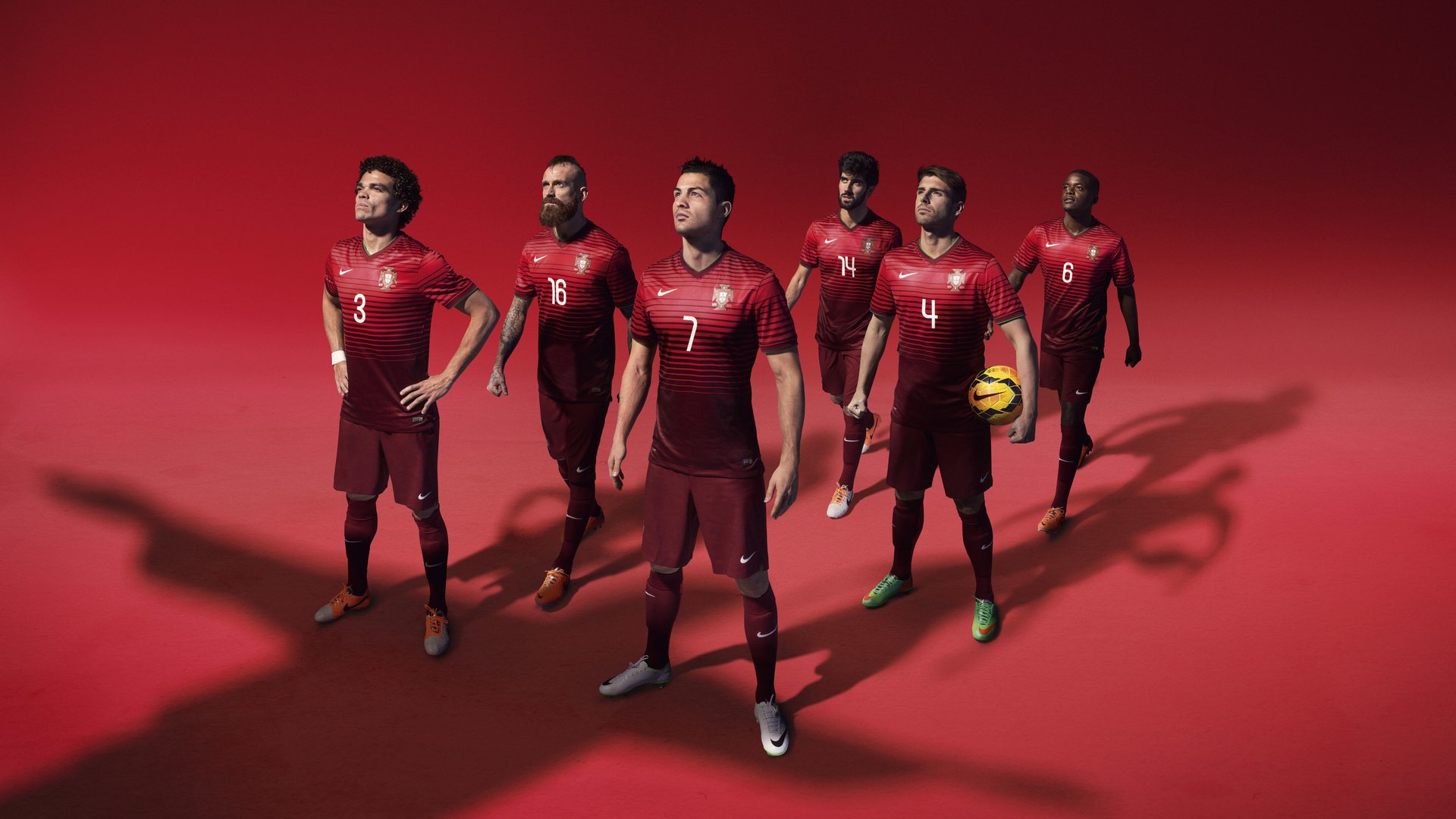 “意甲争冠大戏：几大豪门逐鹿难分胜负”，意甲传统三大豪门