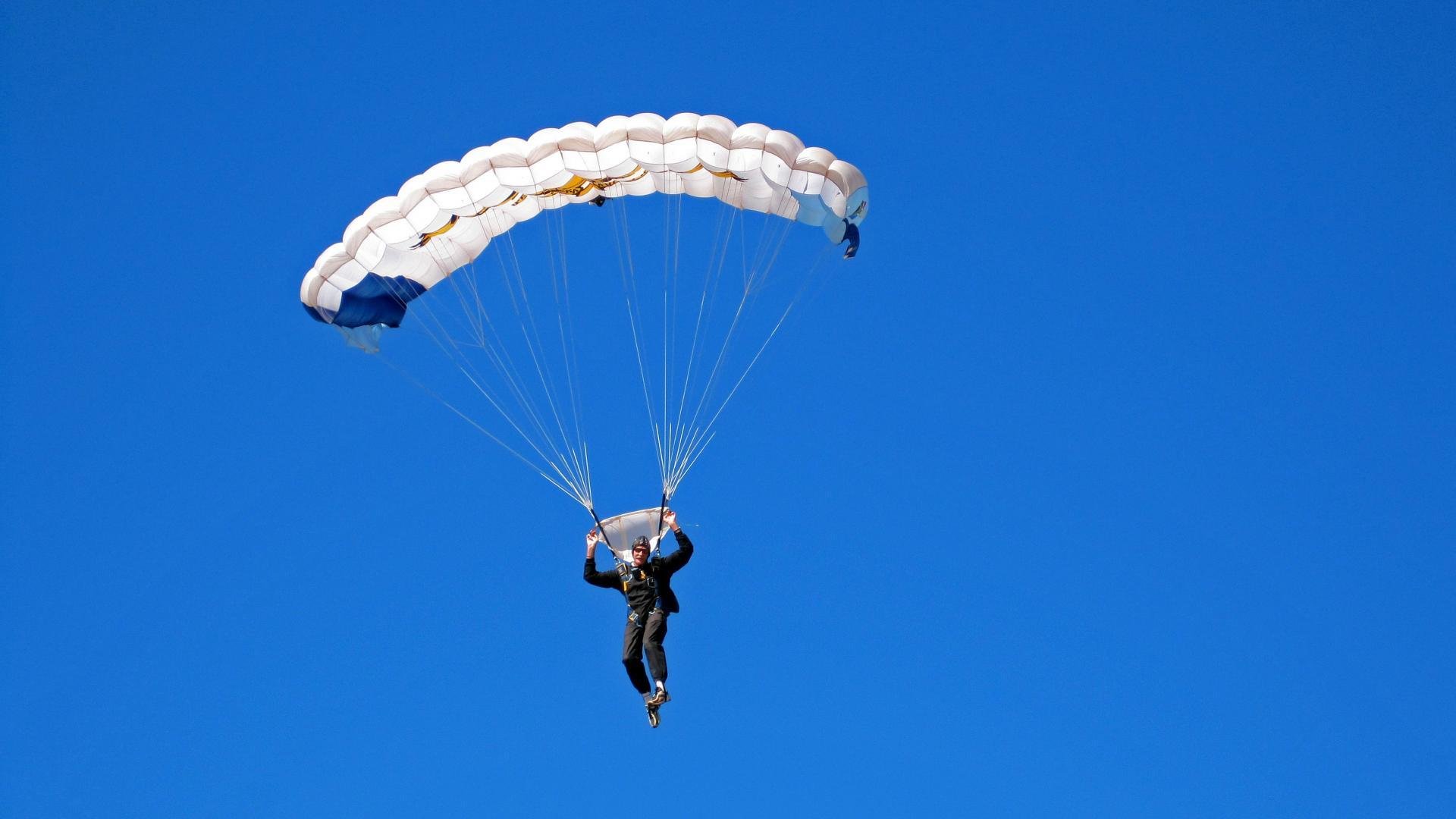 《电子竞技的“明星制造机”：打造潮流偶像》，明星创建的电竞战队